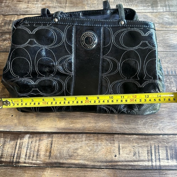 Black patent leather Coach shoulder bag - Picture 9 of 13